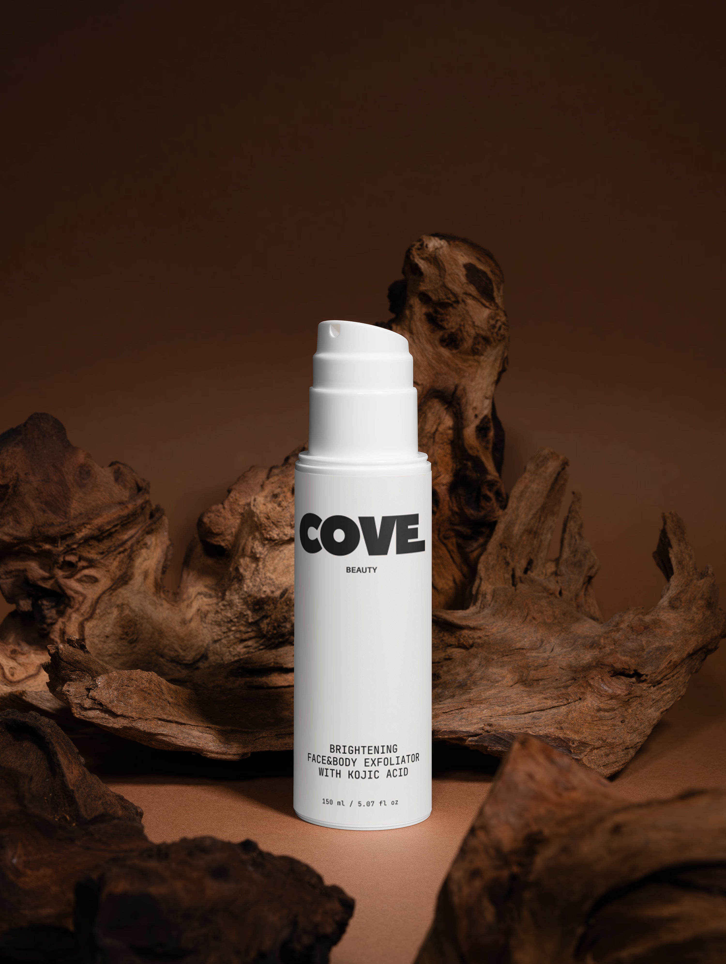 Exfoliant visage et corps éclaircissant à l'acide kojique